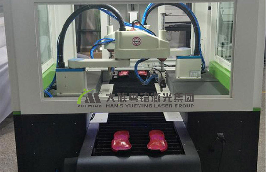 全自動(dòng)鞋底噴膠