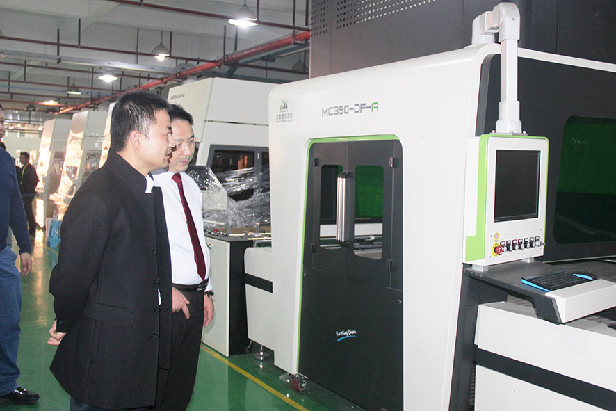 大族粵銘激光集團糅合“互聯網+”的升級版“柔性材料激光智能化和柔性化加工解決方案”非常符合當下工業4.0發展的大方向 大族粵銘激光集團糅合“互聯網+”的升級版“柔性材料激光智能化和柔性化加工解決方案”非常符合當下工業4.0發展的大方向