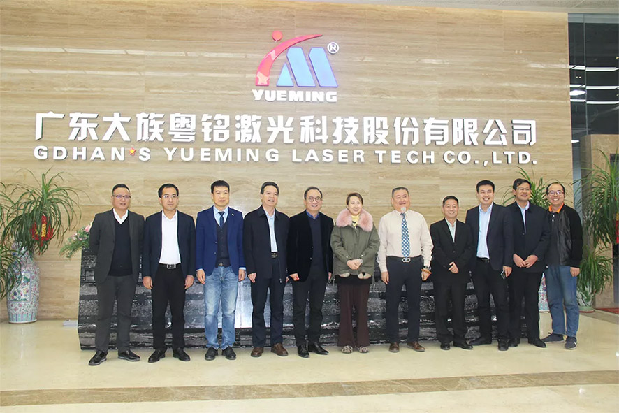 雙方進行了合影留念 雙方進行了合影留念