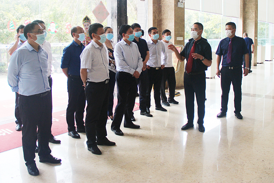 貴州省銅仁市人大常委會主任陳達新同志及松桃縣委副書記、縣長龍群躍同志等黨政考察團領導一行蒞臨大族粵銘激光集團 貴州省銅仁市人大常委會主任陳達新同志及松桃縣委副書記、縣長龍群躍同志等黨政考察團領導一行蒞臨大族粵銘激光集團