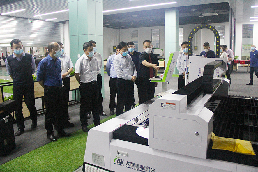 從卓副總的詳細介紹中了解到了大族粵銘激光集團的產業布局、工藝技術先進性、智能裝備水平、產品應用 從卓副總的詳細介紹中了解到了大族粵銘激光集團的產業布局、工藝技術先進性、智能裝備水平、產品應用