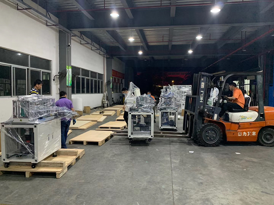 半自動(dòng)口罩耳帶焊接機(jī)出貨