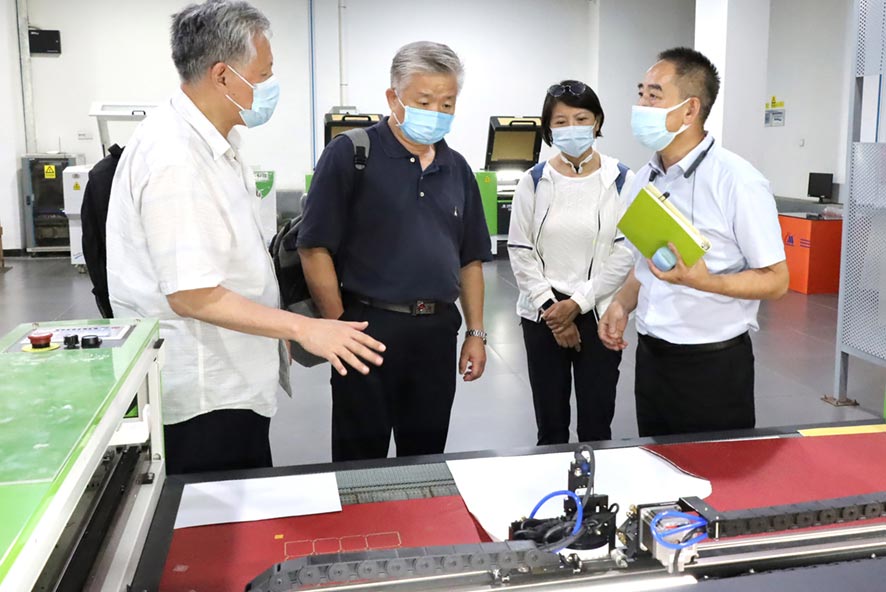 中國機床工具工業(yè)協(xié)會行業(yè)發(fā)展委員會王旭主任一行 蒞臨粵銘激光集團考察調(diào)研