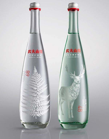 飲料瓶激光打標(biāo),飲料瓶激光打標(biāo)機(jī),飲料激光打標(biāo)雕刻