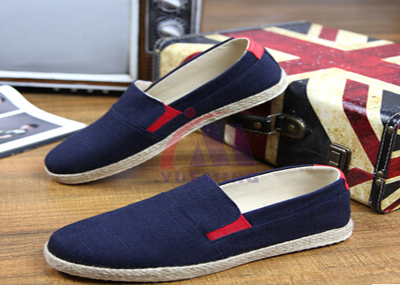 布料皮革<a href=http://www.buybuynyhome.com target=_blank class=infotextkey>激光切割機</a>.jpg